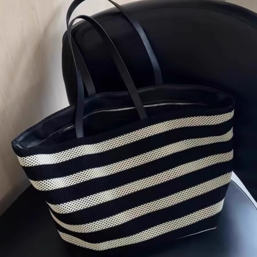 2025 New Black and White Striped Tote Bucket Woven Large Capacity Shoulder Bag ddmymoon