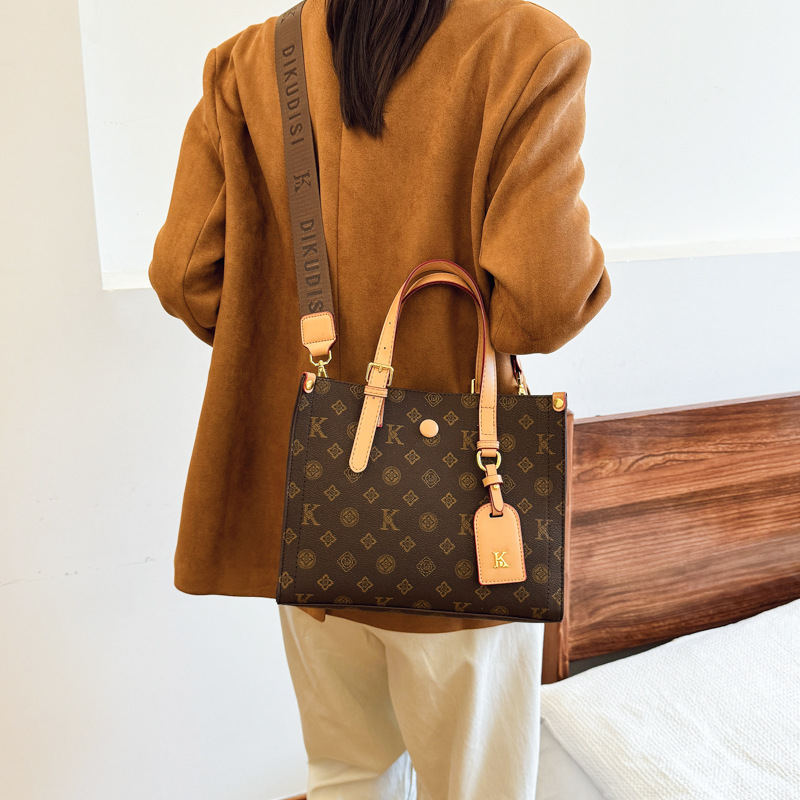 Free shipping designer Shoulder Bags Ladies handbag large capacity light luxury single shoulder fashionable printed crossbody bag