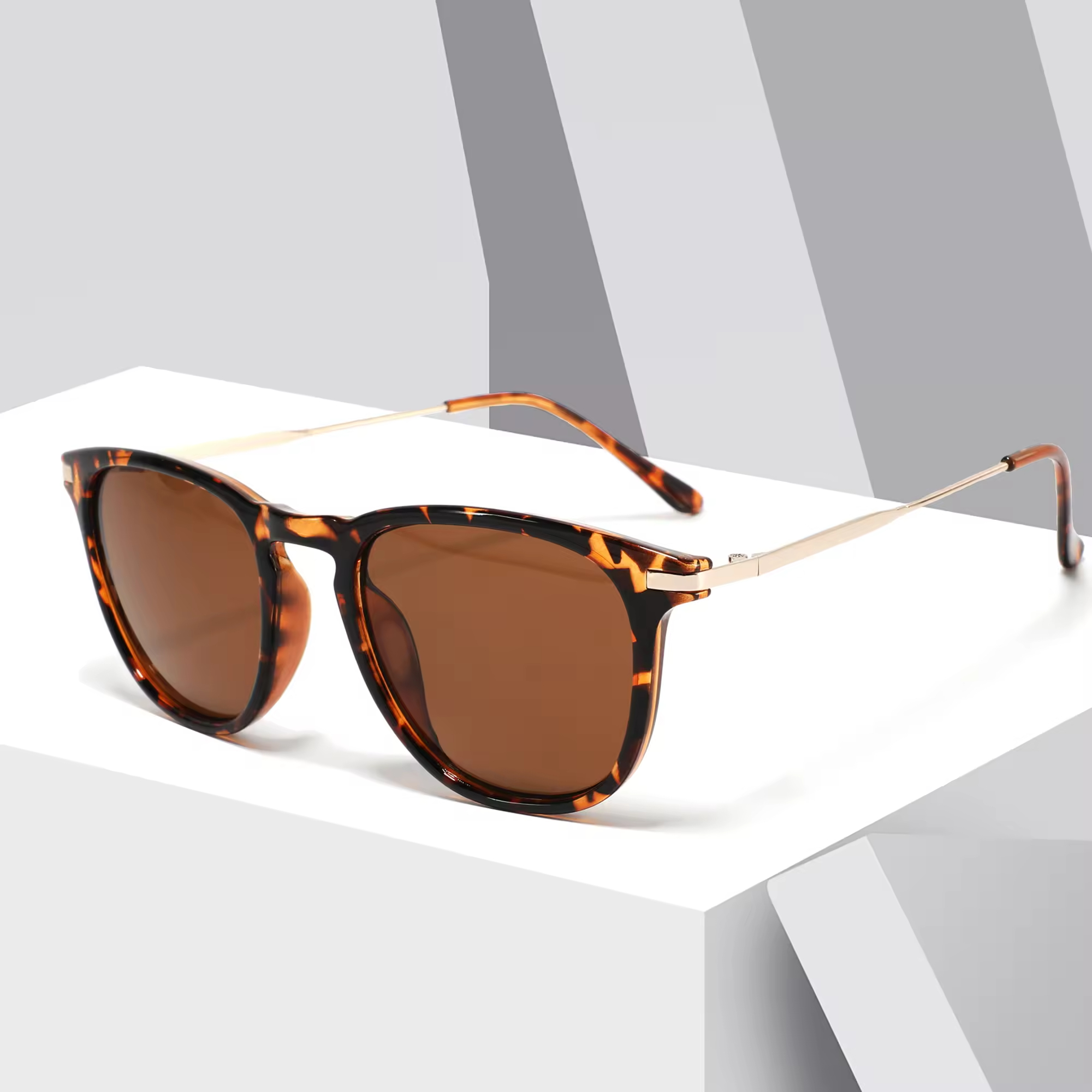 Cheap wholesale 2024 new sunglasses uv400 PC frame custom logo sunglasses for men and women, PC frames, metal temples, Joker series, fashion trends.