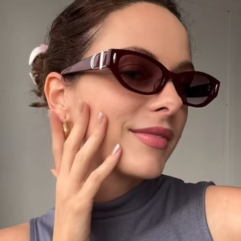 2025 New Arrival Women Small Frame Cat Eye Sunglasses with Rhinestone Accents Trendy European American Street Style UV Protective Sunnies