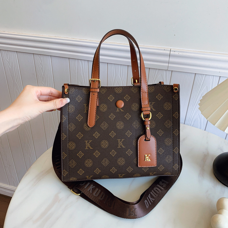 Free shipping designer Shoulder Bags Ladies handbag large capacity light luxury single shoulder fashionable printed crossbody bag