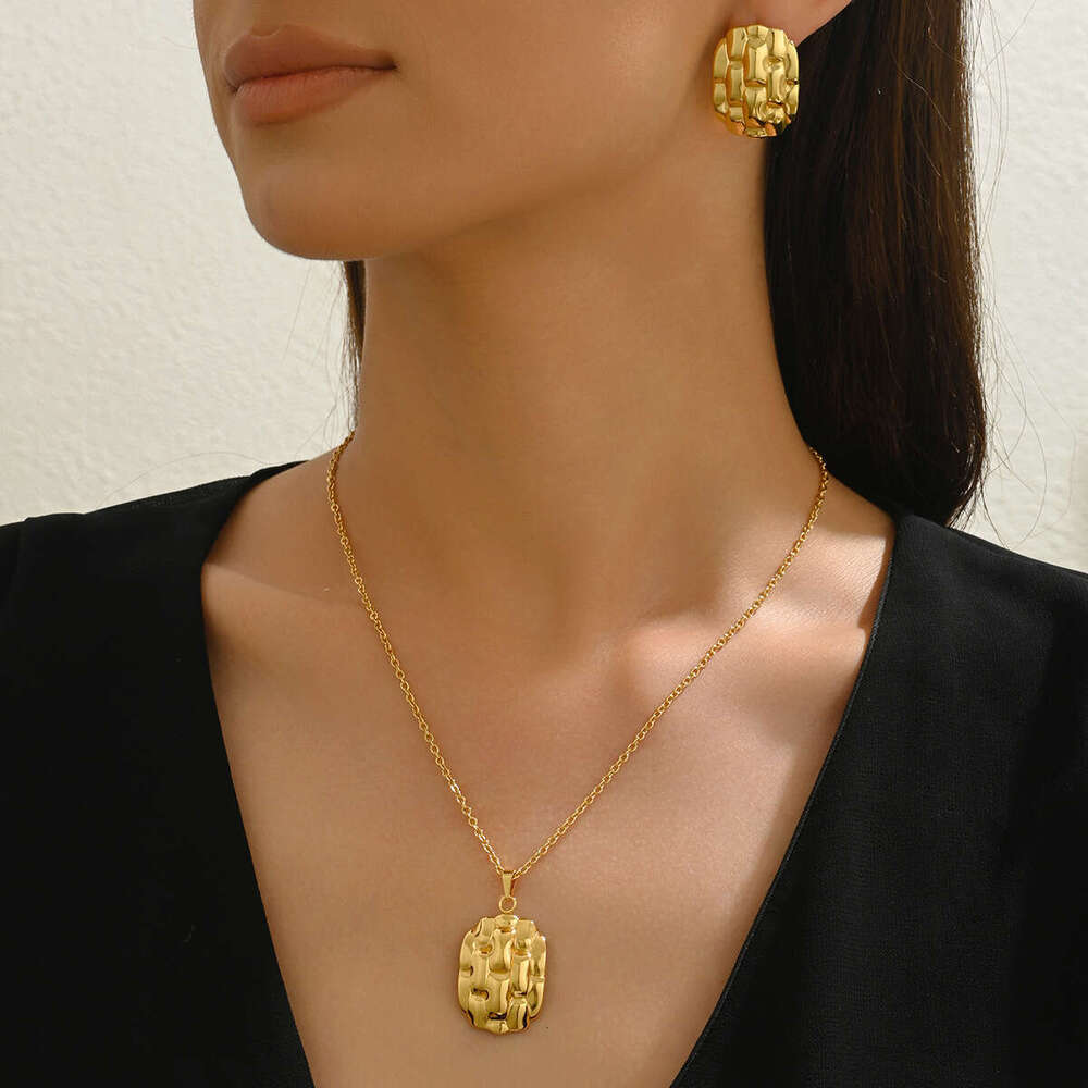 Irregular Women's Necklace Jewelry Set Geometric Wrinkle Texture Design Earrings Versatile High-end Feel