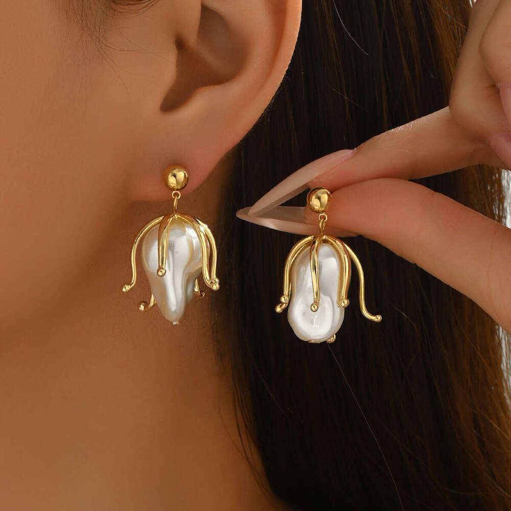 Accessories Niche Baroque Style Women's Inlaid Pearl Versatile High-end Stud Earrings