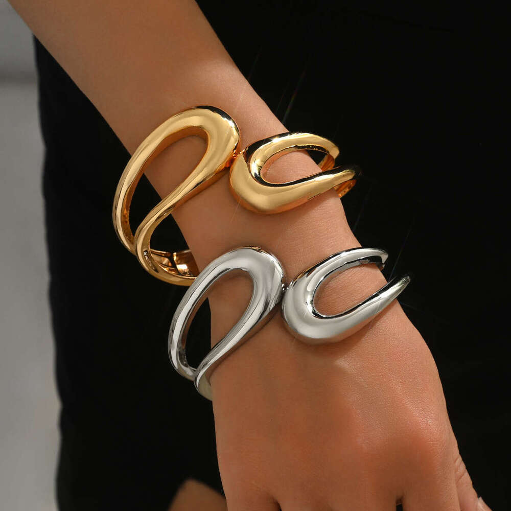 New Geometric Niche Metal with Curved Design, High-End Feel, Adjustable Open Bracelet
