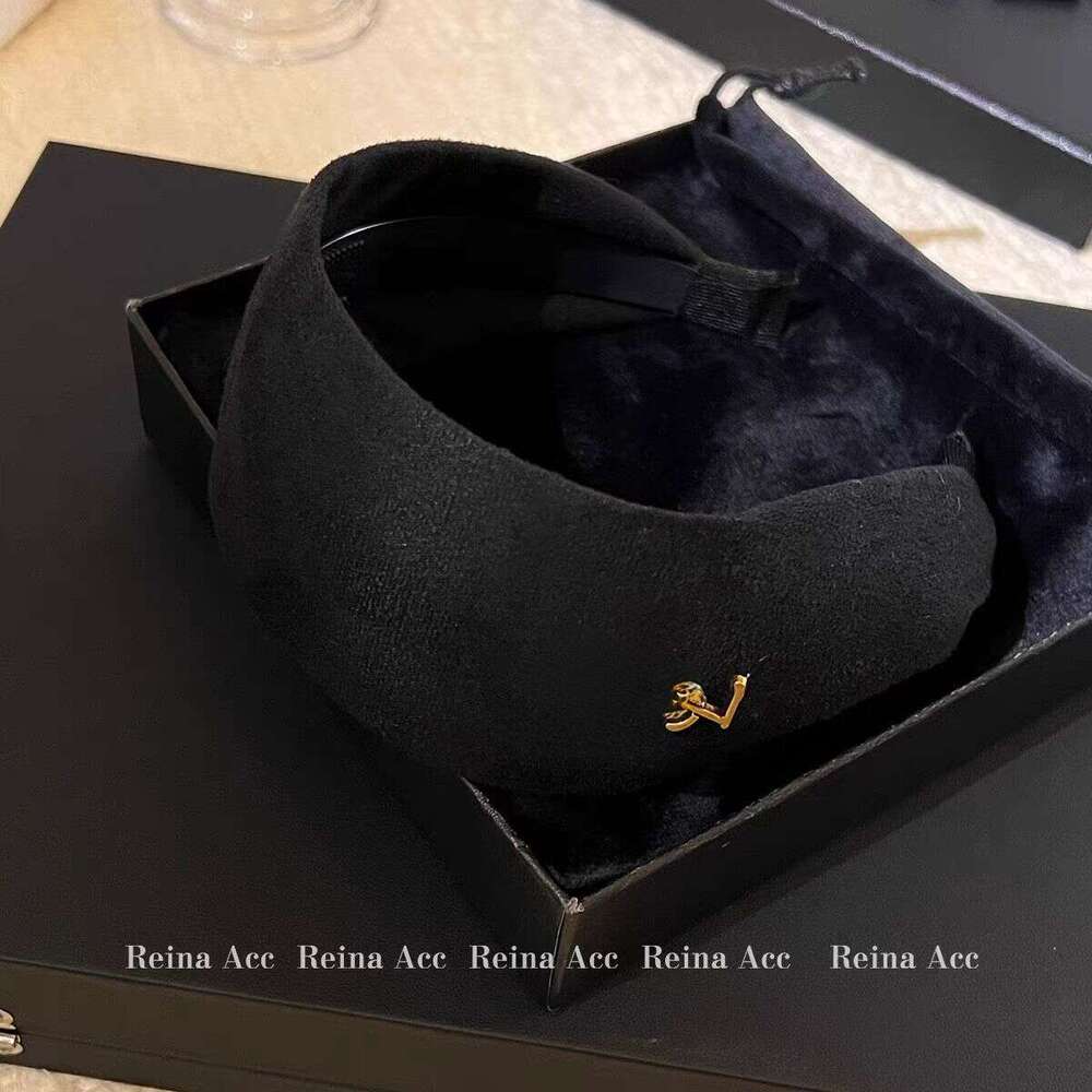 headband Wide-Brimmed High-End Letter Headband for Women, High Skull Top Hair Accessory, Ladies' Autumn/Winter 2025 New Headwear Accessories