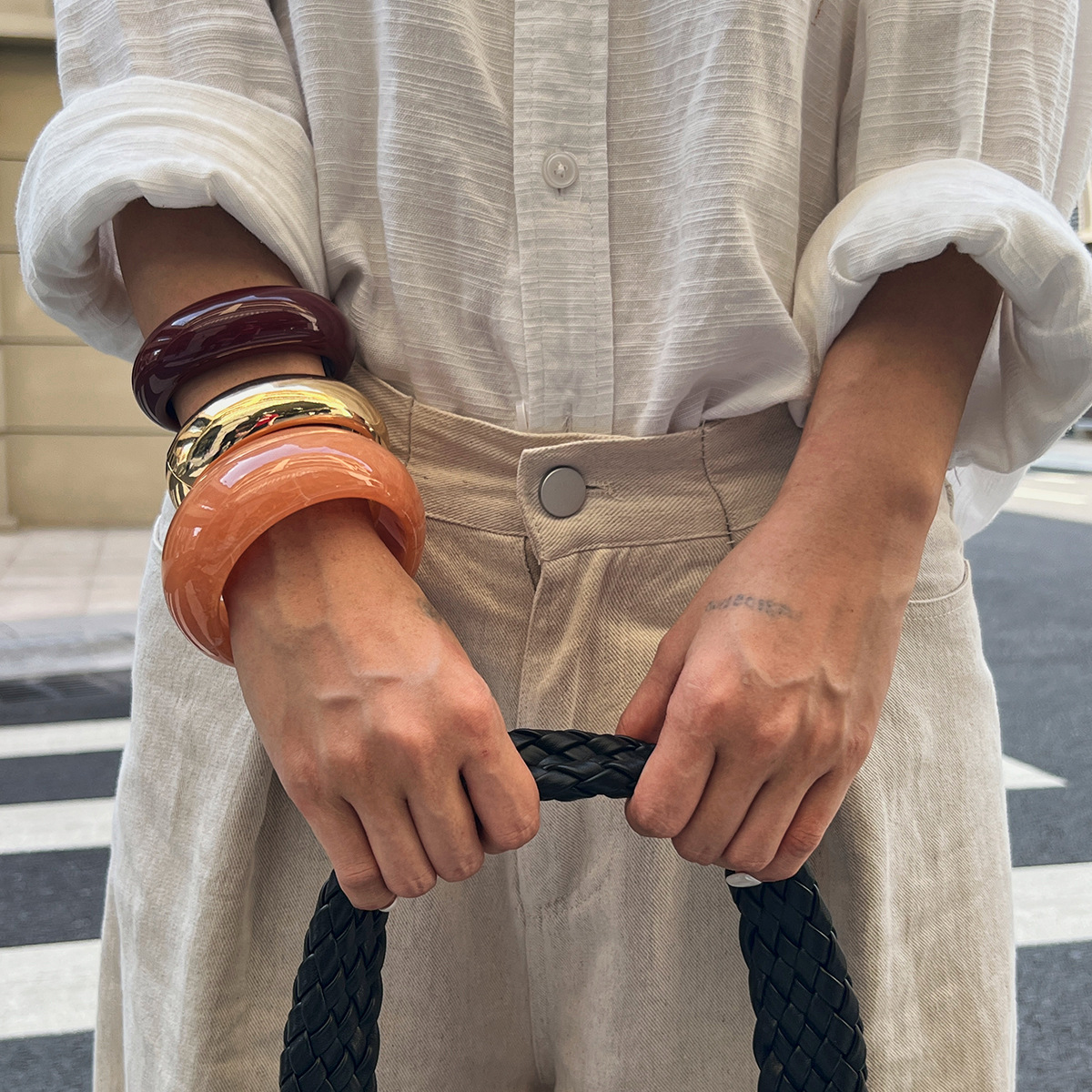 2025 New Arrival Women Luxury Inspired Red Sleek Open Cuff Bracelet Minimalist Curved Spring Design for Effortless Elegance