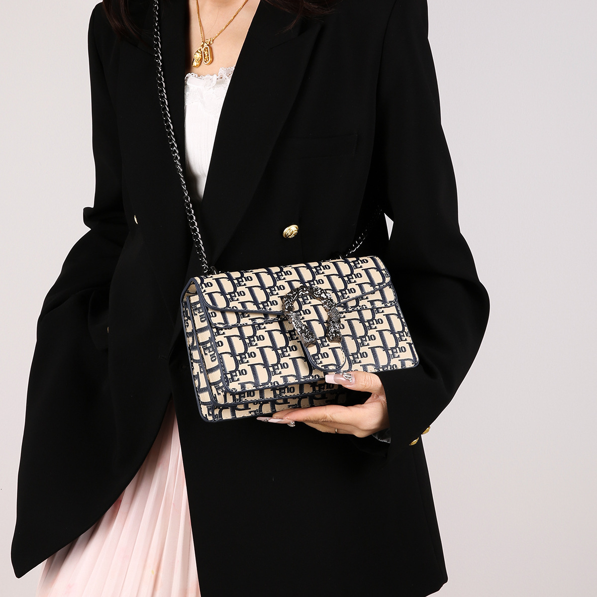 Fashion Letter Women's Luxury Chain Shoulder Bag Free Shipping Designer New Retro Printed Shoulder Bag Crossbody Small Square Bag Casual Makeup B