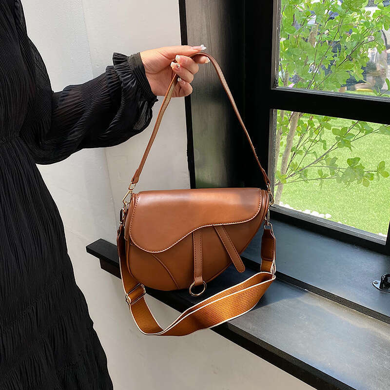 High-Quality Texture for Women 2025 New Fashion Single Shoulder Crossbody Saddle Trendy Simple Internet Celebrity Women's Bag