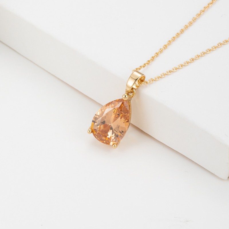 2025 New Arrival Women Niche Designed Champagne Teardrop Gemstone Pendant Necklace Elegant Versatile Collarbone Chain for Everyday Sophistication
