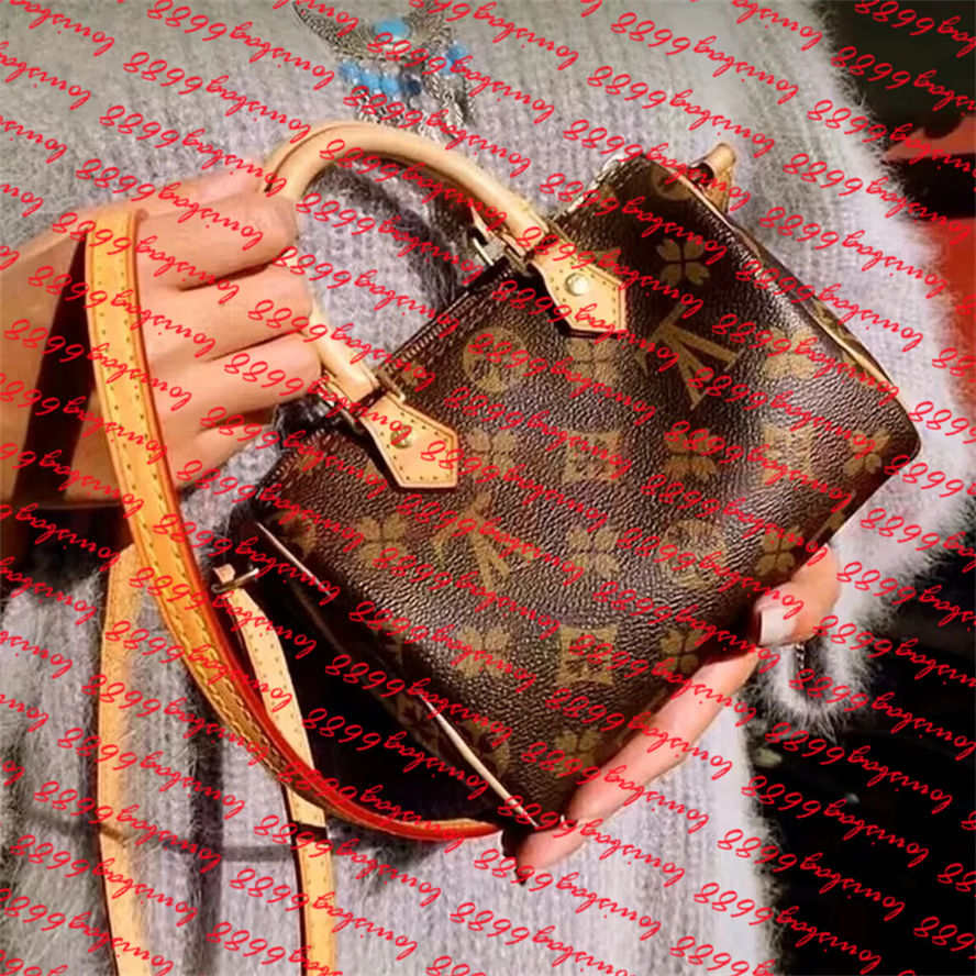 2023 Women Messenger Travel bag Classic Style Fashion bags Shoulder Lady Totes 30cm handbags With key lock Tote Crossbody Bag