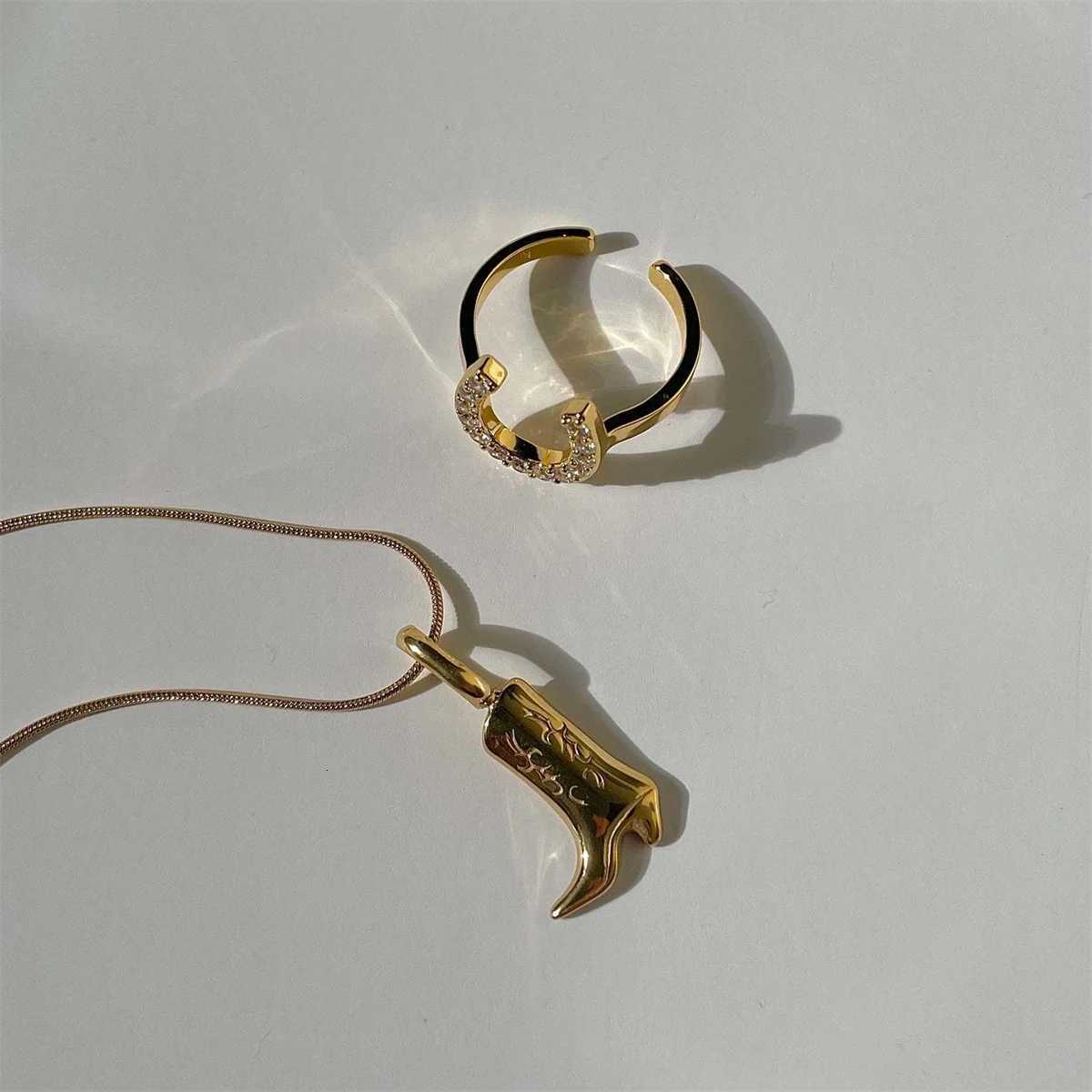 Cowboy boots pendant necklace for women gold-plated and color-preserving vintage style jewelry XJ250816