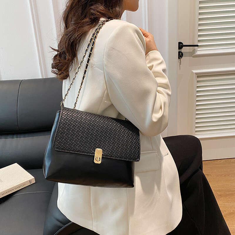 Fashionable Personality Woven Pattern Handbag 2025 New Texture Chain Commuter Designer Niche Bags Versatile Shoulder Crossbody Bag