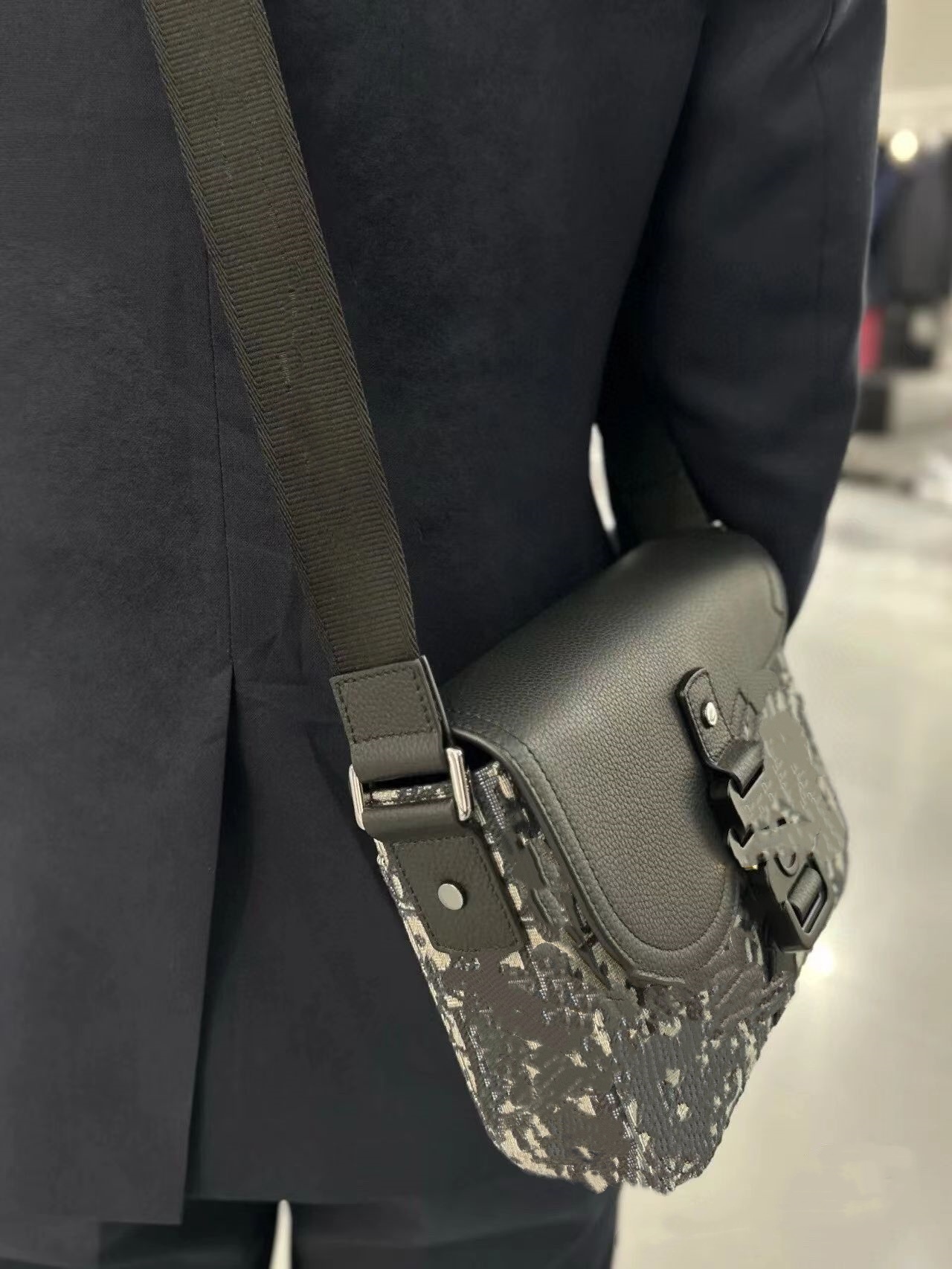 321 new men's messenger bag flip fashion design messenger bag