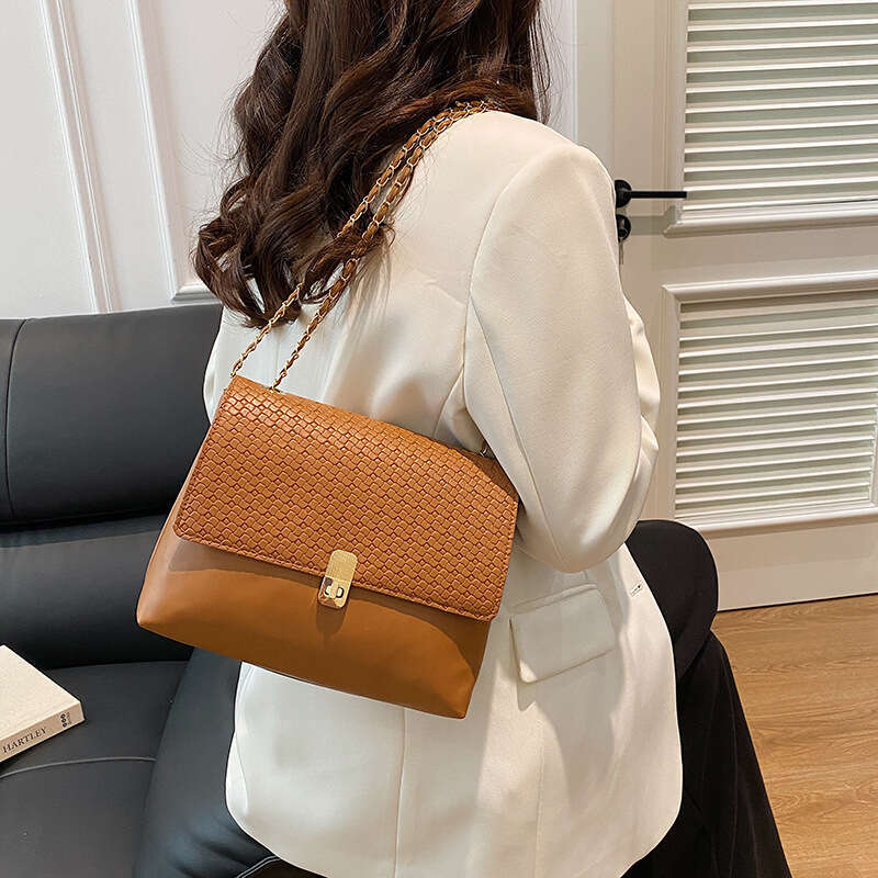 Fashionable Personality Woven Pattern Handbag 2025 New Texture Chain Commuter Designer Niche Bags Versatile Shoulder Crossbody Bag