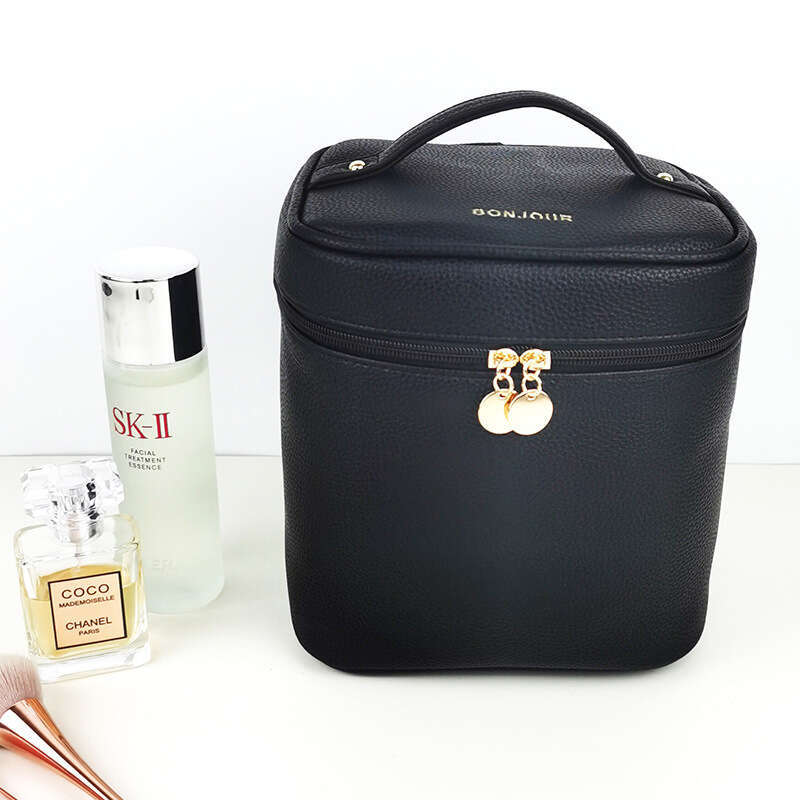Fashionable Light Luxury Handheld Large Capacity High-end Partition Storage Toiletry Travel Portable Makeup Bag for Women