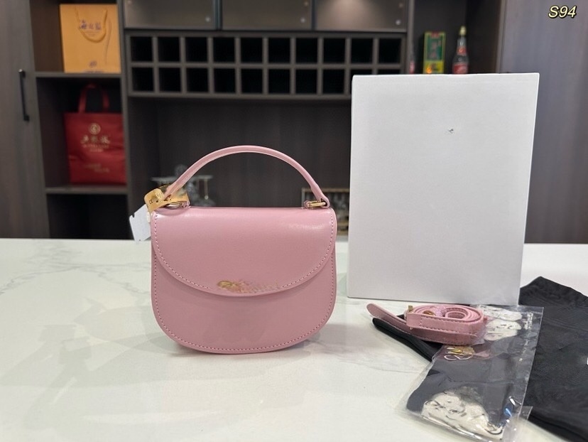 Simple shoulder bag, versatile and fashionable daily handbag