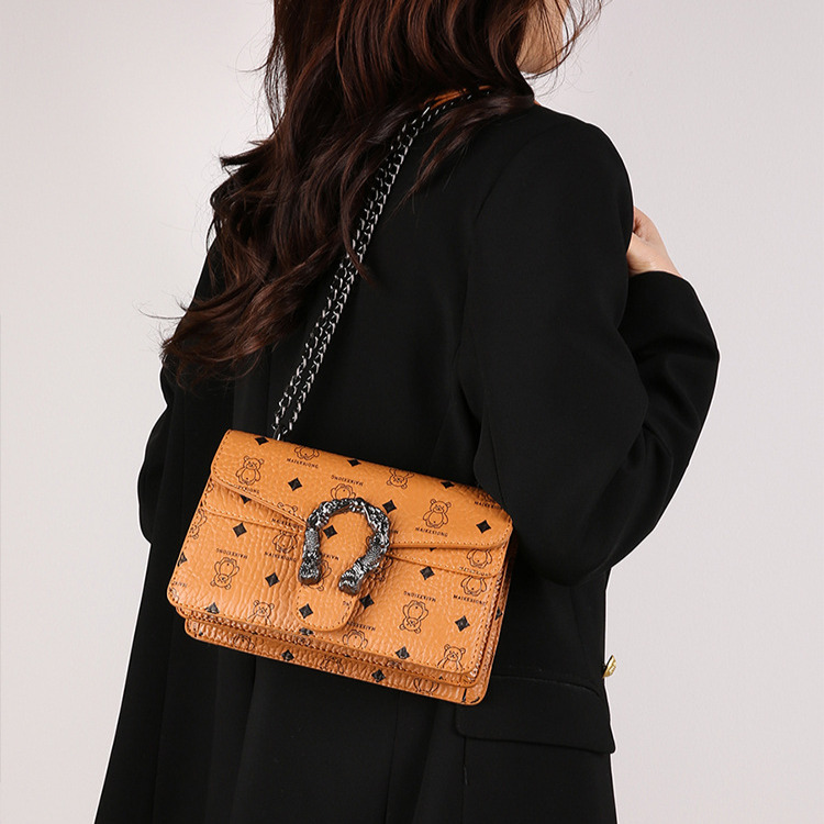 Fashion Letter Women's Luxury Chain Shoulder Bag Free Shipping Designer New Retro Printed Shoulder Bag Crossbody Small Square Bag Casual Makeup B