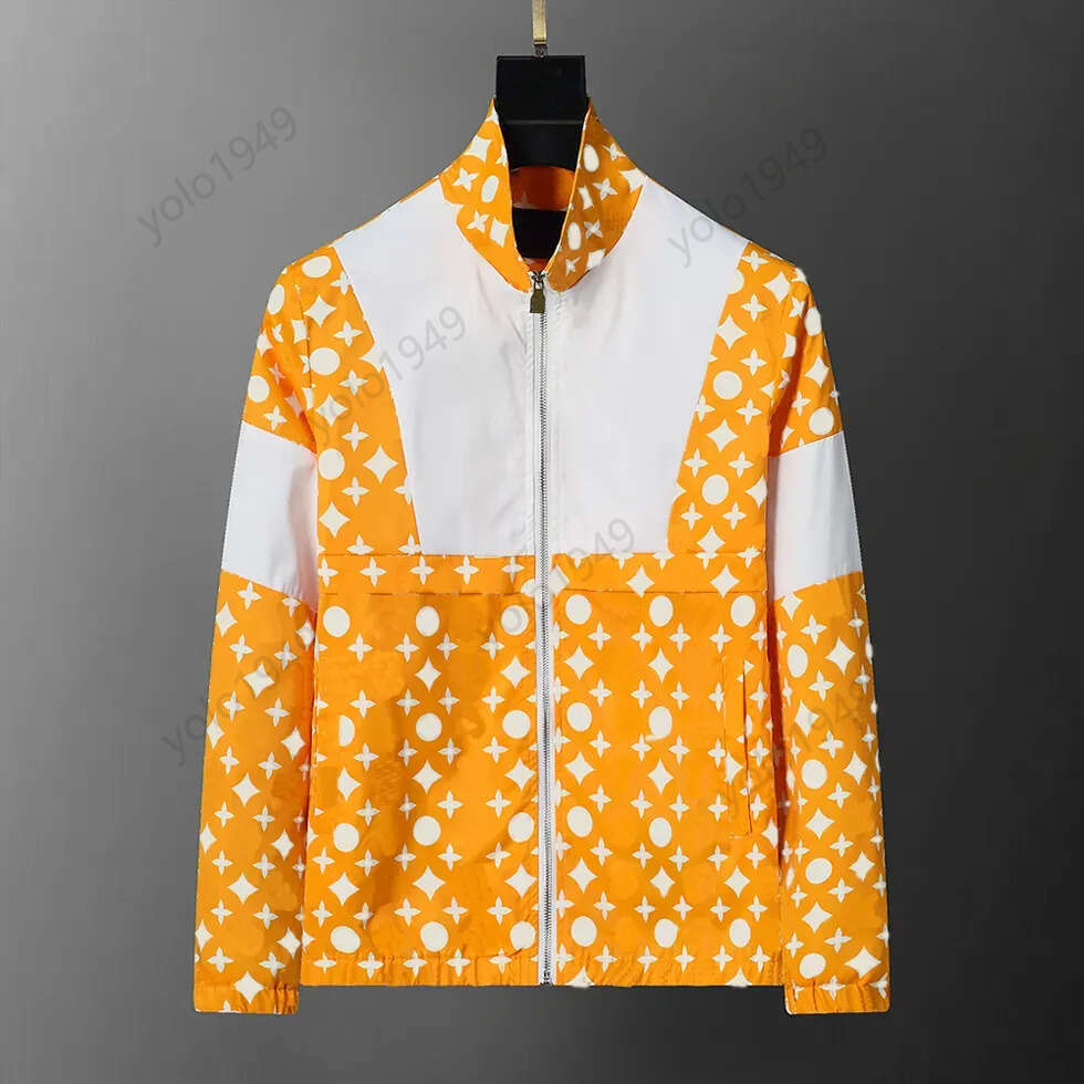 Spring fashion clothing Men Designer Waterproof Breathable Softshell Jacket Outdoors Sports Coats women Ski Hiking Windproof Winter Outwear Soft Shell