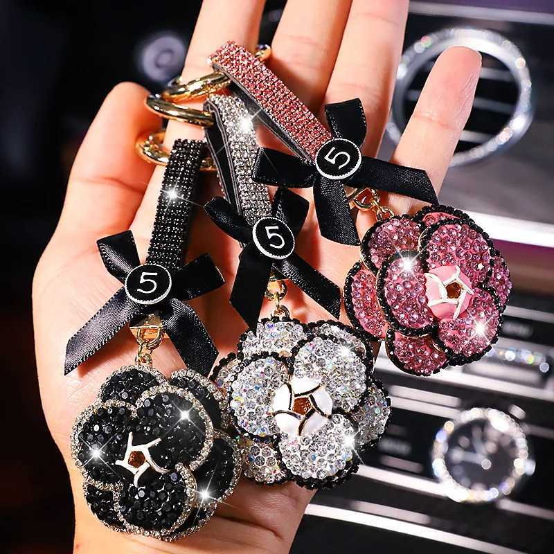 Fashion Fashion Crystal Diamond Camellia Flower Car Key Chain Key Ring Rhinestone Bow Cartoon Metal Keyring Car Accessories Decoration D250925