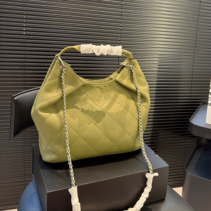 26C Women Leisure Underarm Tote Bag Pleated Leather Diamond Lattice Silver Metal Hardware Matelasse Capacity Shoulder Handbag with Handle Makeup
