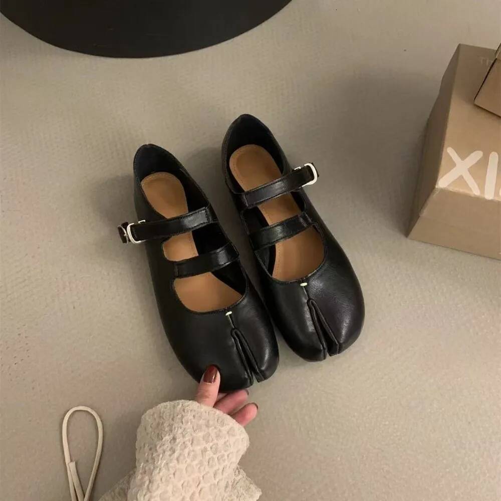Fashion Buckle Strap Ladies Mary Janes Soft Female Shallow Footwear Strange Toe Women Lolita Flats Shoes 2025 New ddmysaturn