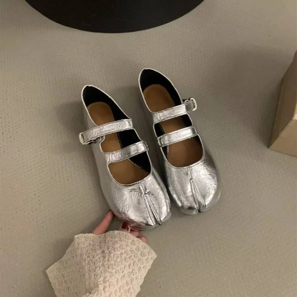 Fashion Buckle Strap Ladies Mary Janes Soft Female Shallow Footwear Strange Toe Women Lolita Flats Shoes 2025 New ddmysaturn