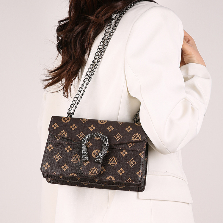 Fashion Letter Women's Luxury Chain Shoulder Bag Free Shipping Designer New Retro Printed Shoulder Bag Crossbody Small Square Bag Casual Makeup B