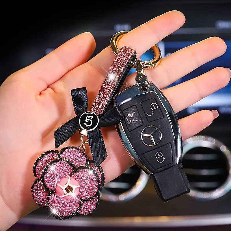 High-grade creative camellia keychain for male and female couples personalized bag pendant car keychain Z250816