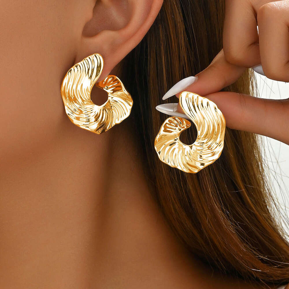 Pleated Texture Earrings for Women, Niche Abstract Design, High-End Sense Stud Earrings, Geometric U-Shaped Ear Jewelry