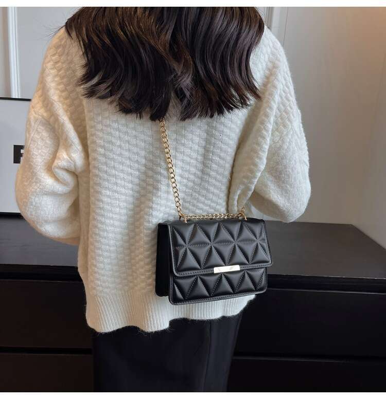 Solid Color Simple Bags Elegant Quilted Embroidery Versatile Korean Style for Women 2025 Designer Autumn New Chain Small Square Bag Trendy