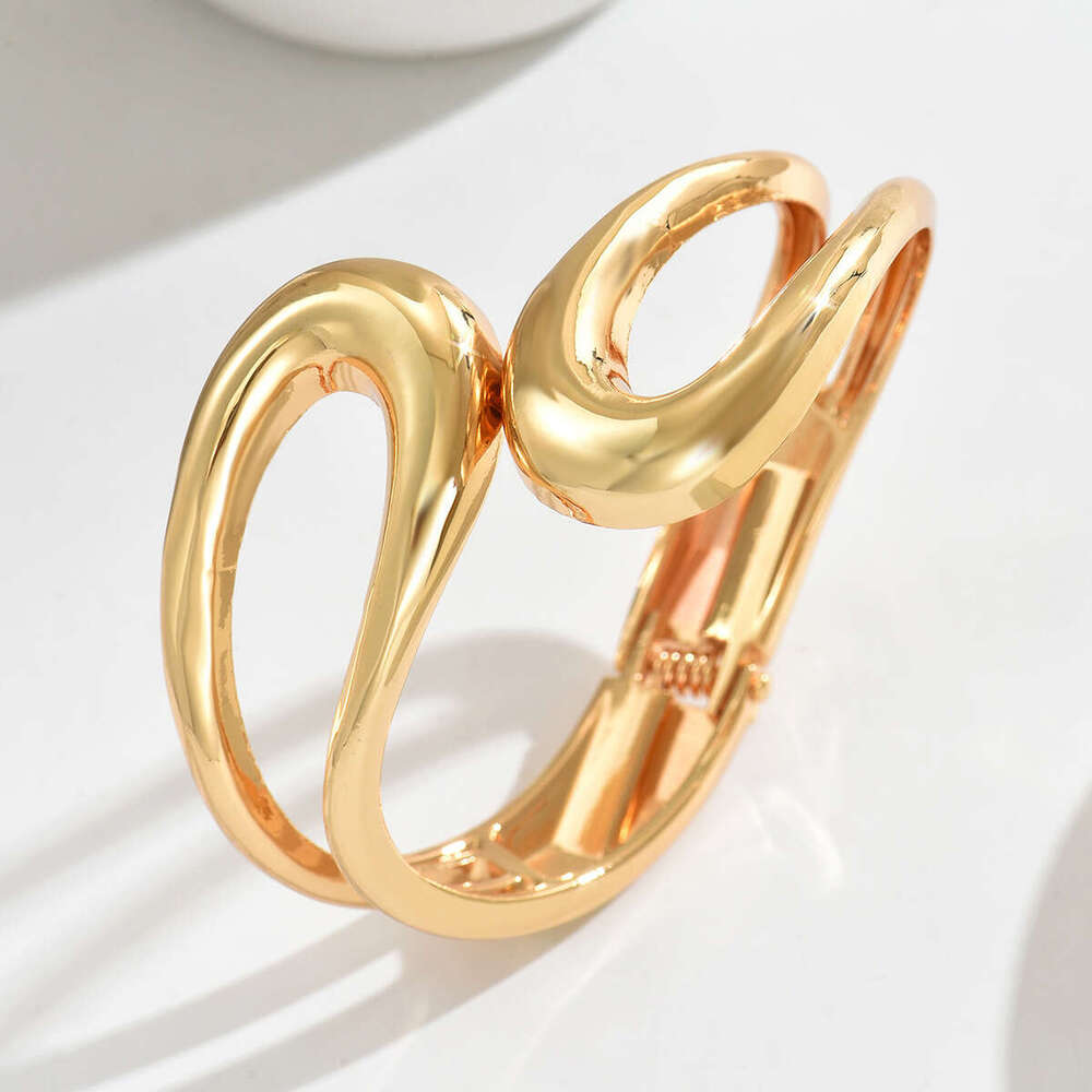 New Geometric Niche Metal with Curved Design, High-End Feel, Adjustable Open Bracelet