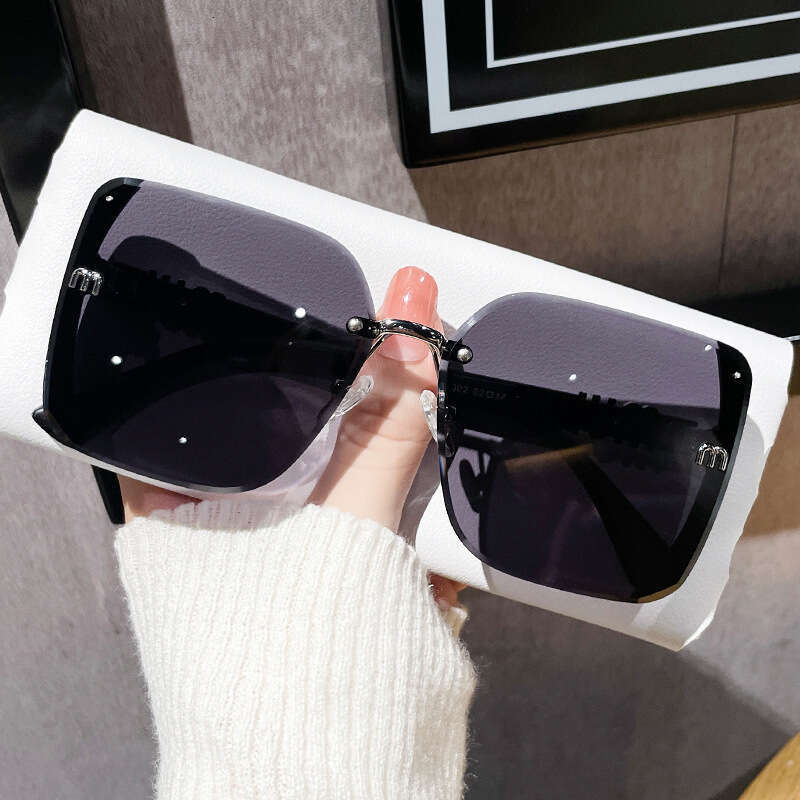 2025 New Fashion Cut Edge Half Frame High Quality Trendy Simple Sunglasses for Women with Fine Glitter