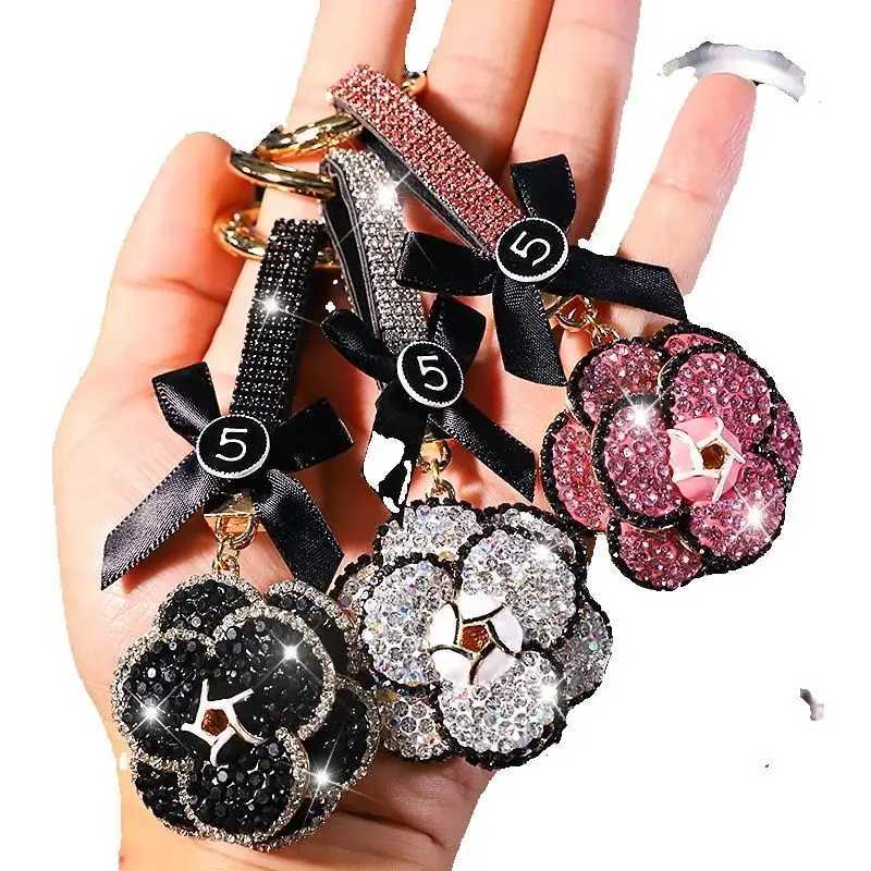 High-grade creative camellia keychain for male and female couples personalized bag pendant car keychain Z250816