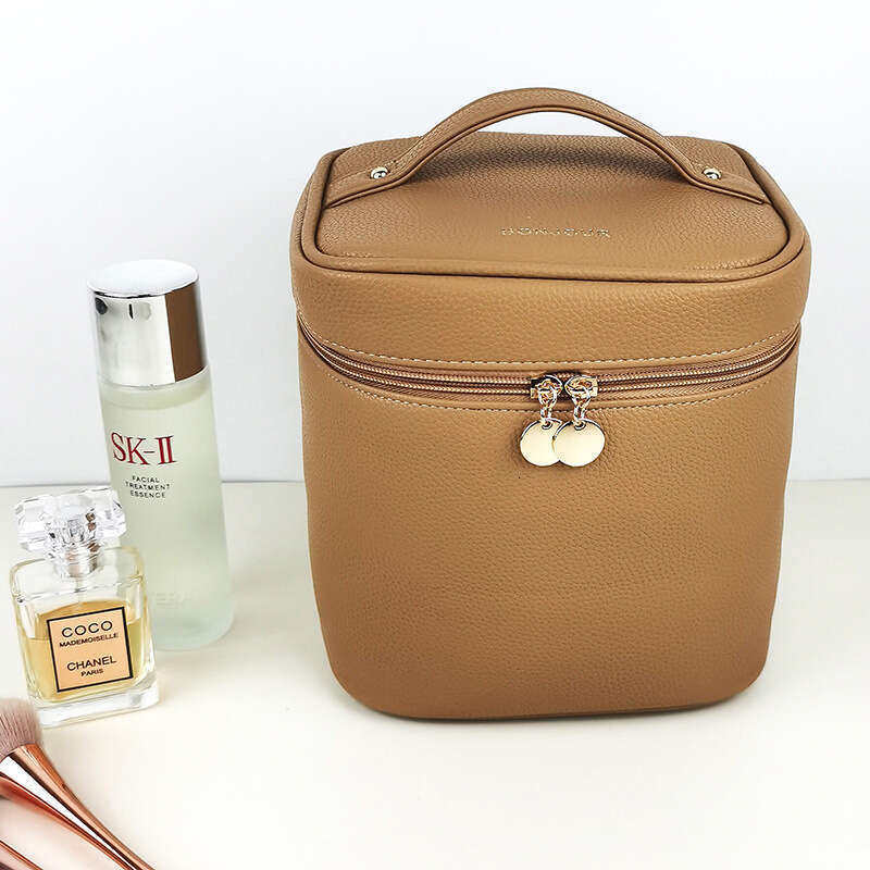 Fashionable Light Luxury Handheld Large Capacity High-end Partition Storage Toiletry Travel Portable Makeup Bag for Women