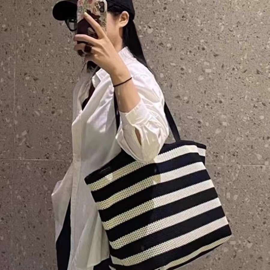2025 New Black and White Striped Tote Bucket Woven Large Capacity Shoulder Bag ddmymoon