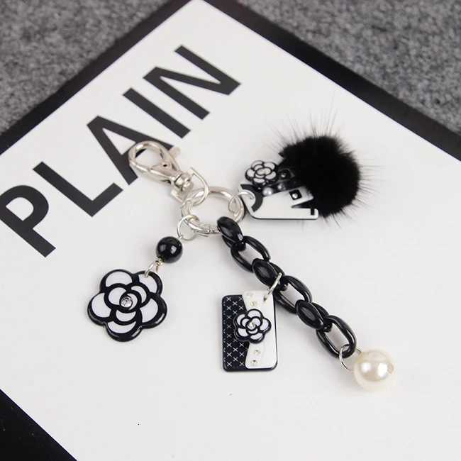 Elegant Luxury lia Flower Bowknot Purse Fur Ball Pearl Keychain For Girl Wen Key Chains Ring Car Bag Pendent Charm D378 S250816