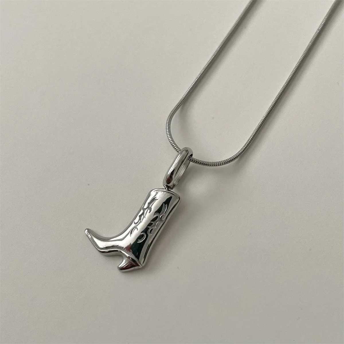 Cowboy boots pendant necklace for women gold-plated and color-preserving vintage style jewelry XJ250816