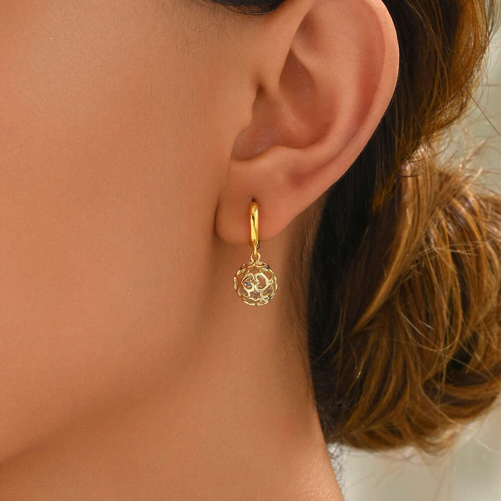 Geometric Hollow Out Small Style Women's Versatile Heart Zircon Inlaid Design Ear Cuffs Simple High-end Earrings Jewelry