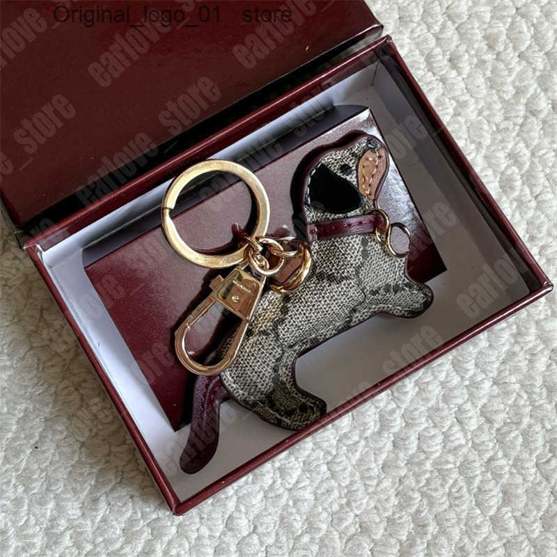 Stylish Dog Keychain Leather Bag Pendant Car Key Chain Carabiner with Gift Box for Couples Z250814