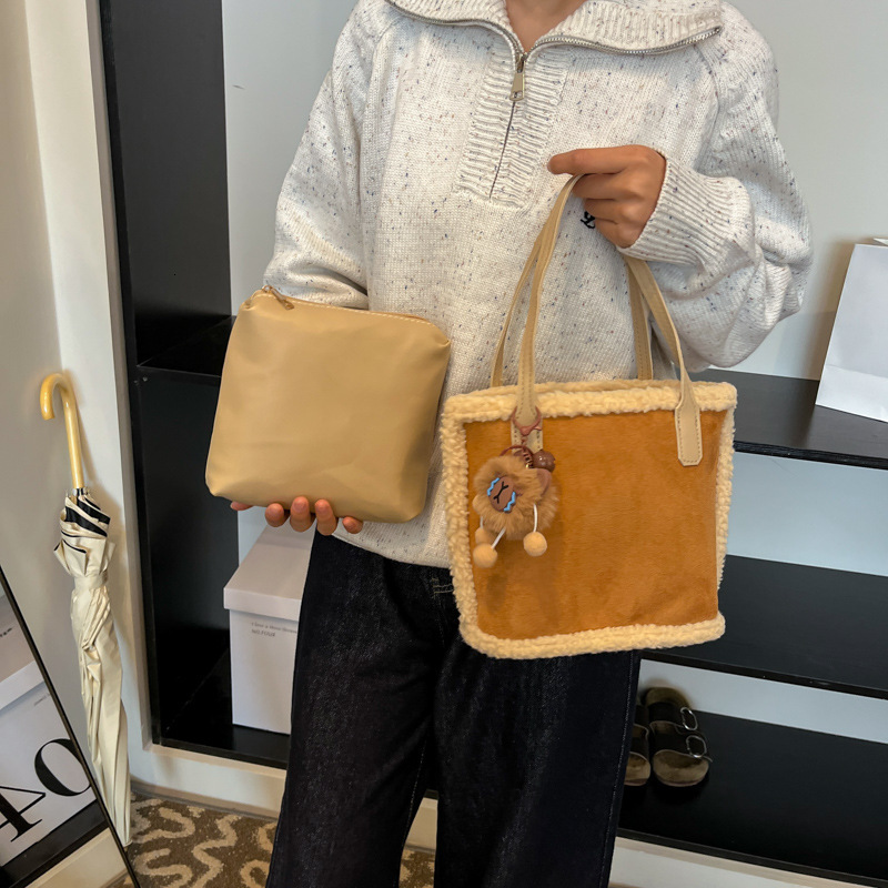 2025 New Fashion Trend Cute Autumn Winter Retro Fashion Luxury Bag Versatile Single Shoulder Plush Handbag