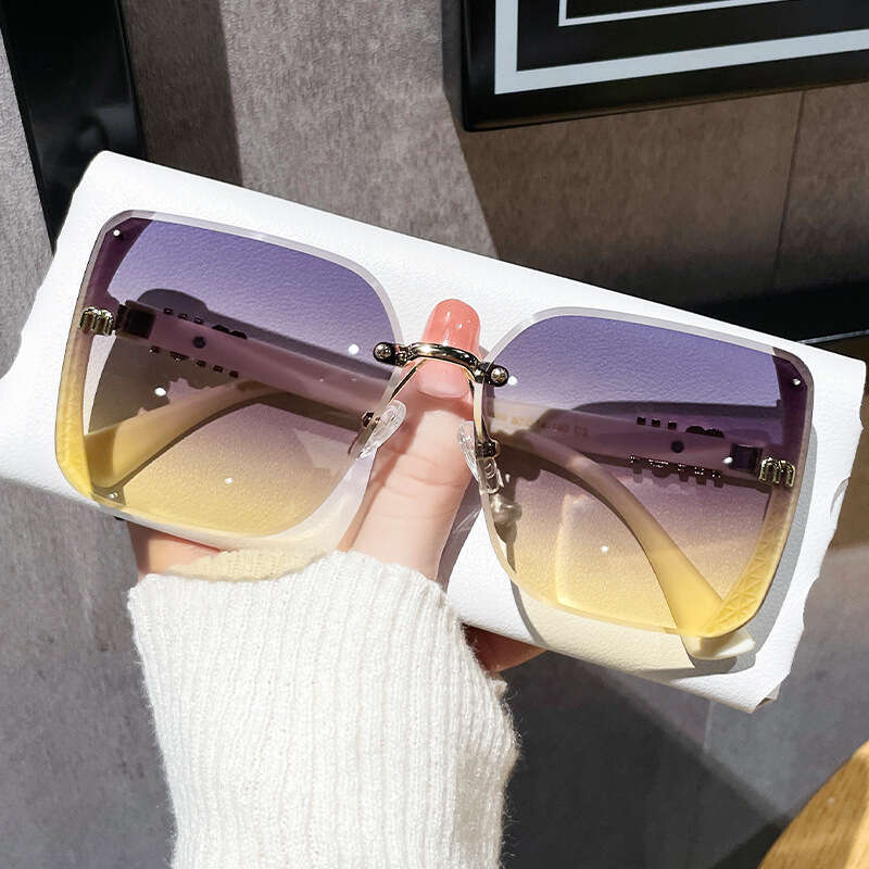 2025 New Fashion Cut Edge Half Frame High Quality Trendy Simple Sunglasses for Women with Fine Glitter