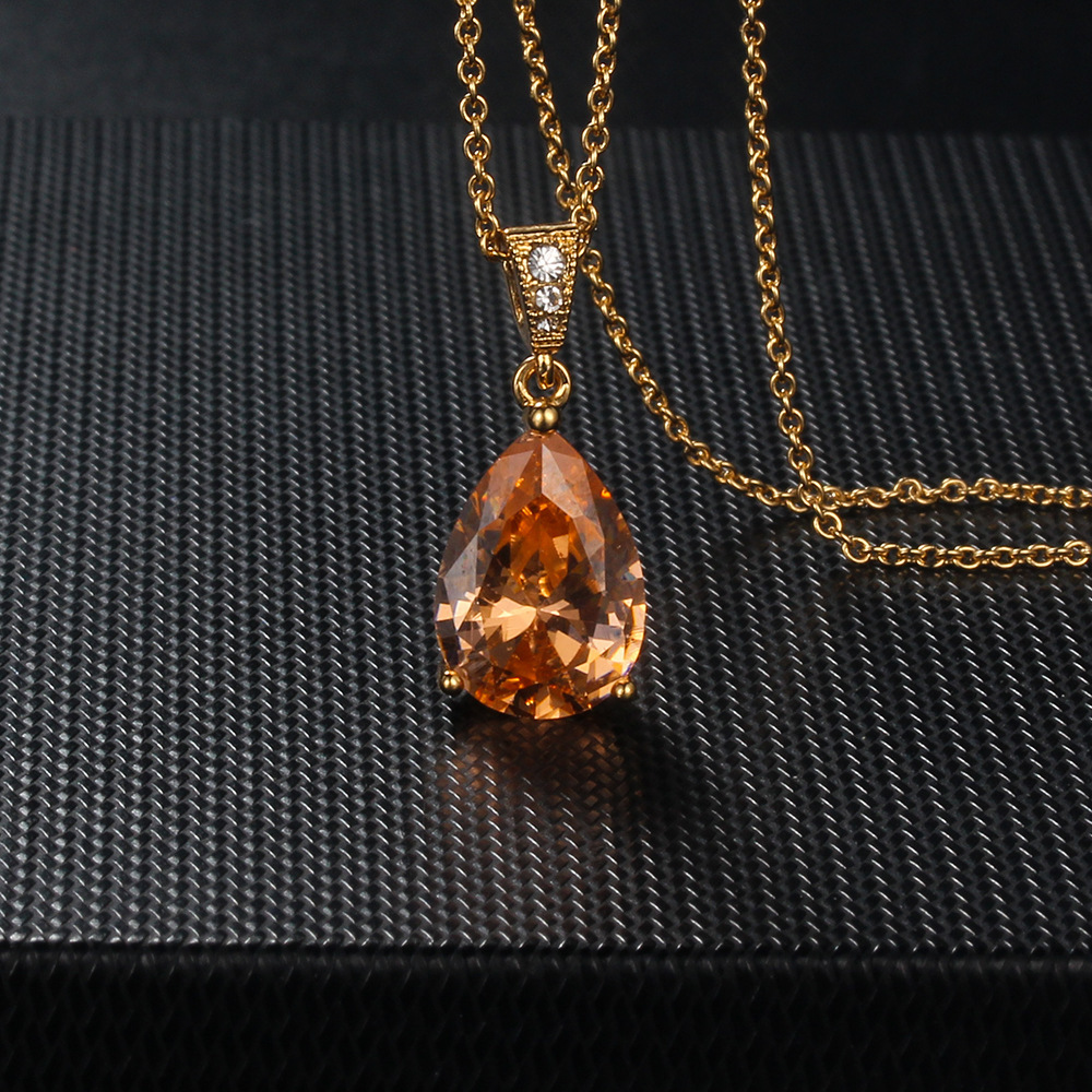 2025 New Arrival Women Niche Designed Champagne Teardrop Gemstone Pendant Necklace Elegant Versatile Collarbone Chain for Everyday Sophistication