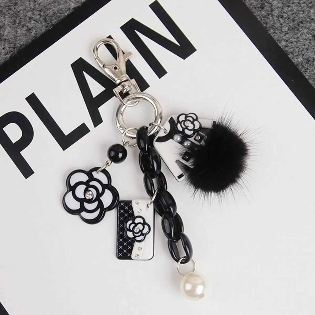 Elegant Luxury lia Flower Bowknot Purse Fur Ball Pearl Keychain For Girl Wen Key Chains Ring Car Bag Pendent Charm D378 S250816