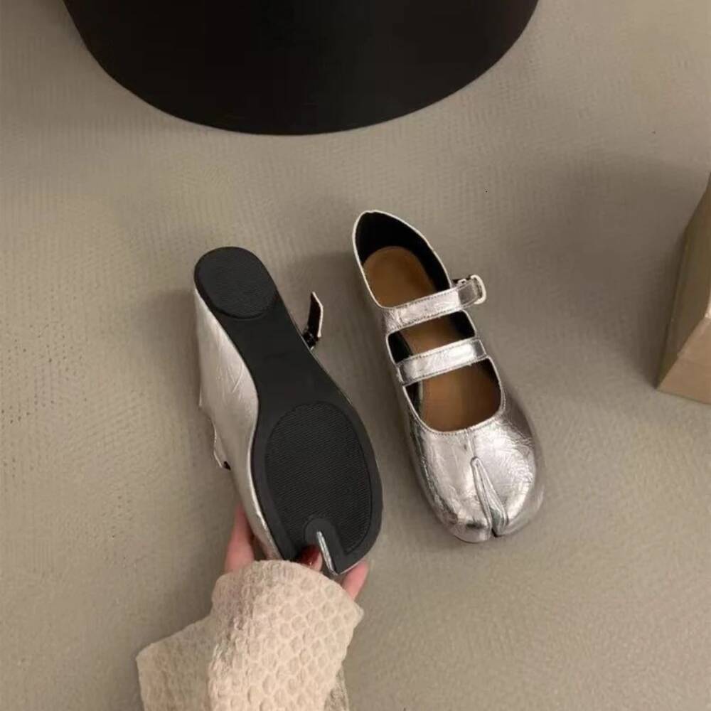 Fashion Buckle Strap Ladies Mary Janes Soft Female Shallow Footwear Strange Toe Women Lolita Flats Shoes 2025 New ddmysaturn