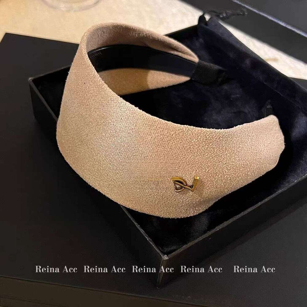 headband Wide-Brimmed High-End Letter Headband for Women, High Skull Top Hair Accessory, Ladies' Autumn/Winter 2025 New Headwear Accessories