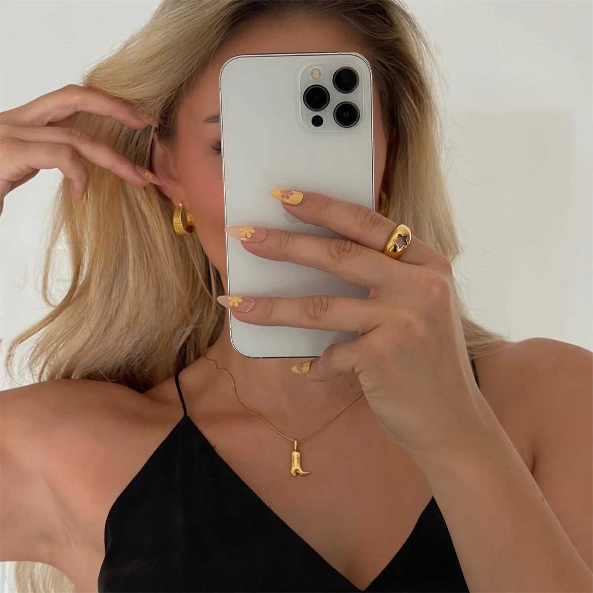 Cowboy boots pendant necklace for women gold-plated and color-preserving vintage style jewelry XJ250816