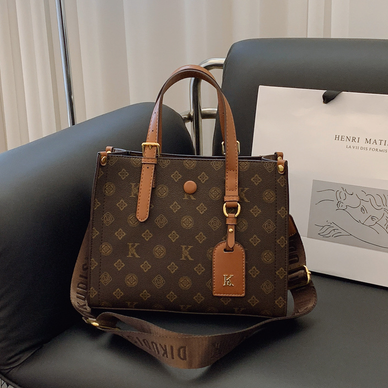 Free shipping designer Shoulder Bags Ladies handbag large capacity light luxury single shoulder fashionable printed crossbody bag