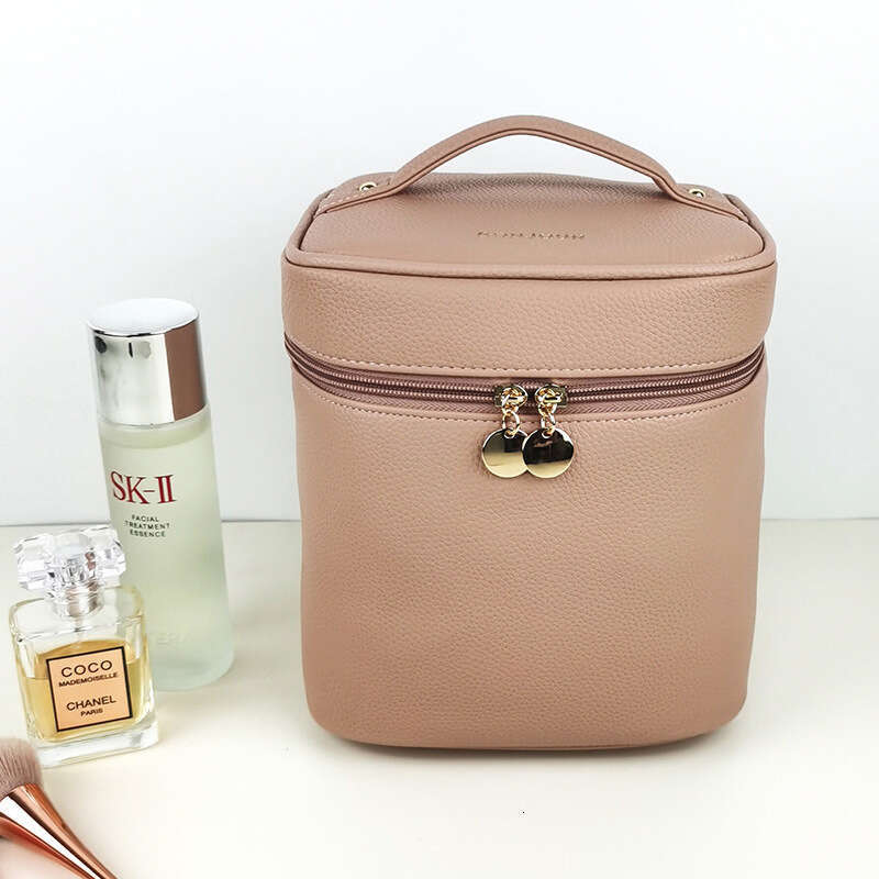 Fashionable Light Luxury Handheld Large Capacity High-end Partition Storage Toiletry Travel Portable Makeup Bag for Women