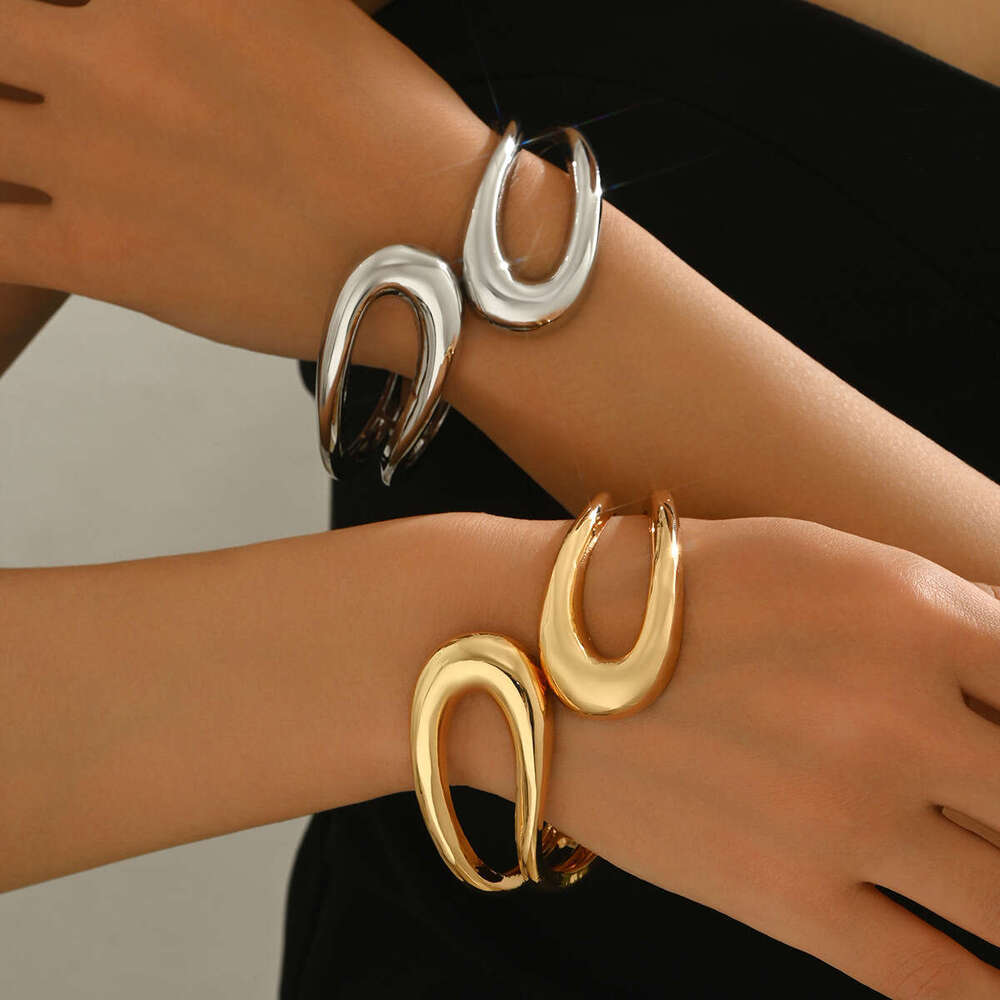 New Geometric Niche Metal with Curved Design, High-End Feel, Adjustable Open Bracelet