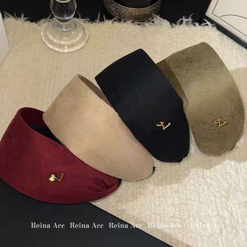 headband Wide-Brimmed High-End Letter Headband for Women, High Skull Top Hair Accessory, Ladies' Autumn/Winter 2025 New Headwear Accessories